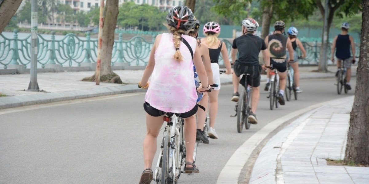 Gliding Over the Water: The Complete Guide to an Electric Bike Ride Around West Lake